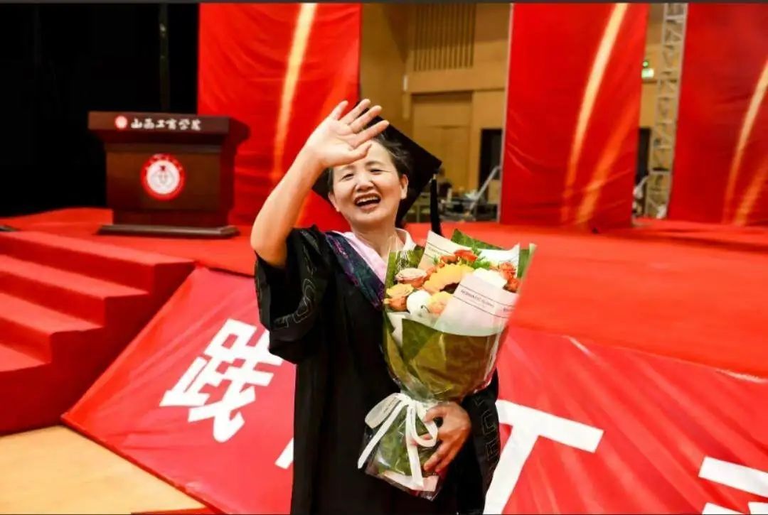 55岁阿姨大学毕业：是旧梦重圆，也是新的开始