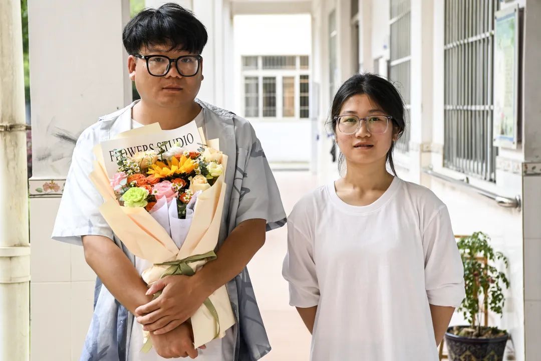 全网追的“扁担女孩”，找到了！