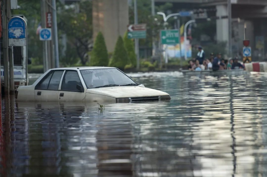 暴雨来袭，开车出门前先看看这个→