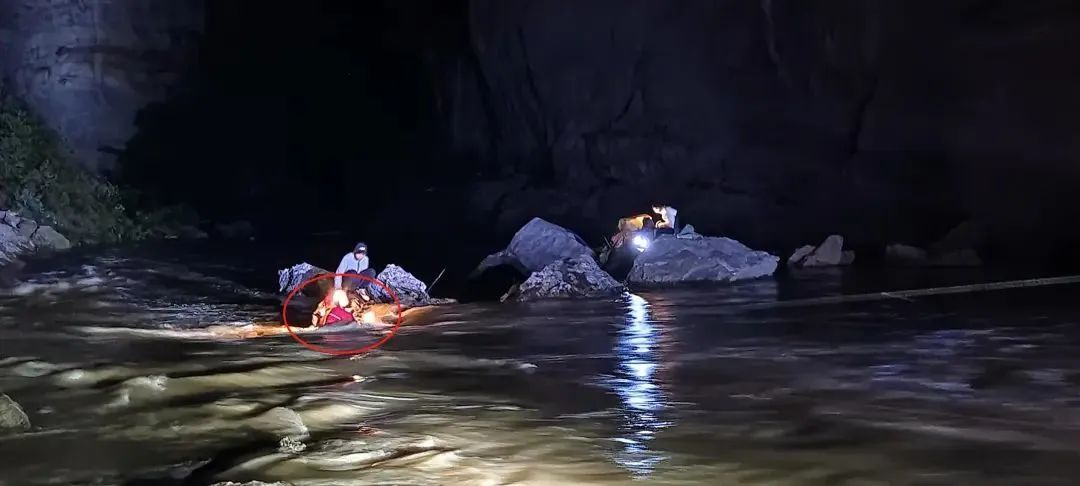 俩未成年女孩进山探险，深夜遇“鬼打墙”！