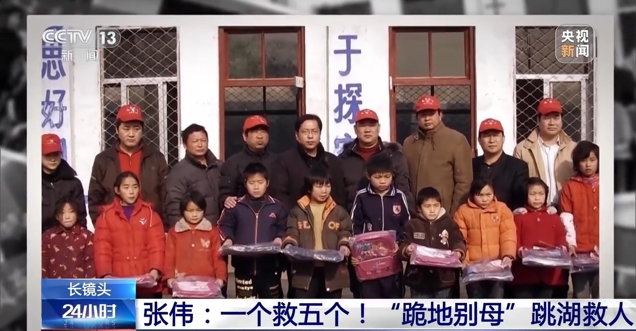 第5次下水救人前，他给母亲重重磕了一个头!