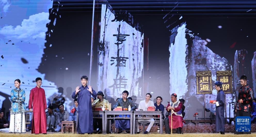 把经典阅读搬上舞台——北京中学生演绎话剧《呐喊》 把经典阅读搬上舞台——北京中学生演绎话剧《呐喊》