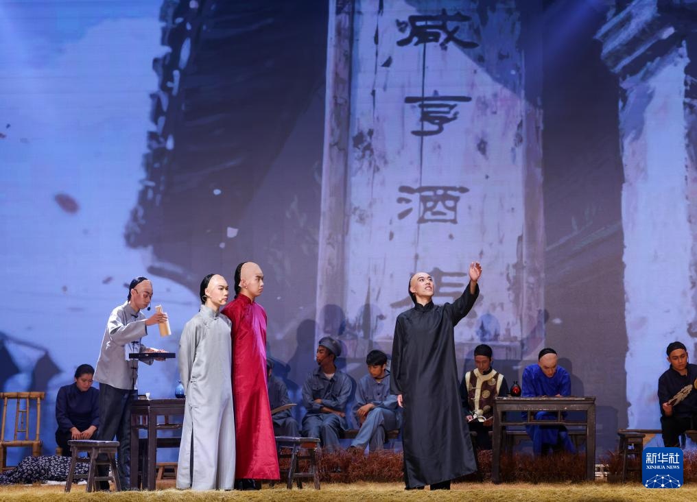 把经典阅读搬上舞台——北京中学生演绎话剧《呐喊》 把经典阅读搬上舞台——北京中学生演绎话剧《呐喊》