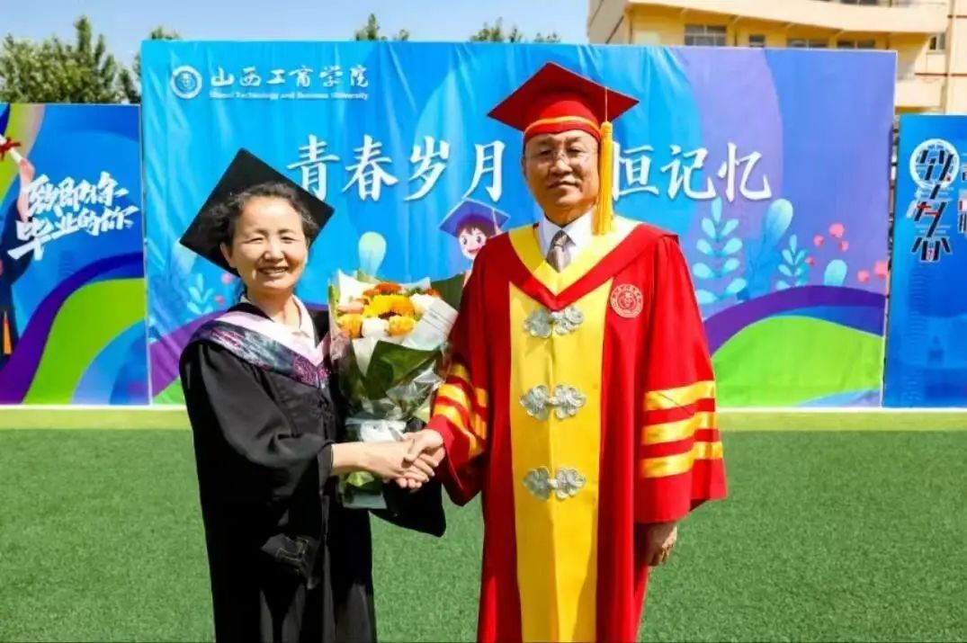 55岁阿姨大学毕业：是旧梦重圆，也是新的开始