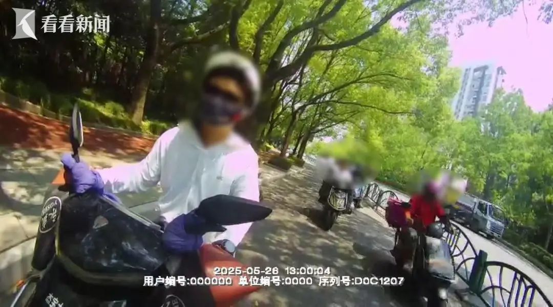 男子骑车闯红灯被查，竟撞倒交警逆行逃跑！上海警方：刑拘