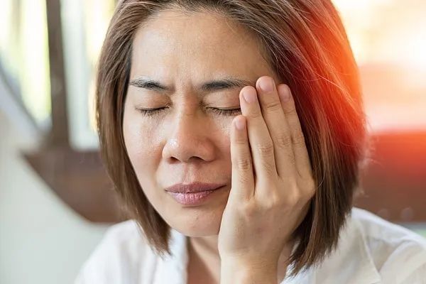 女子吃完水果痛了2个月，这种"美女病"要当心！有医院每月接诊上千例