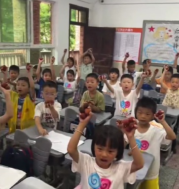 慕了!湖南一学校从广东买1万多公斤荔枝给师生,校方:怕学生吃了上火,分三天发 慕了!湖南一学校从广东买1万多公斤荔枝给师生,校方:怕学生吃了上火,分三天发