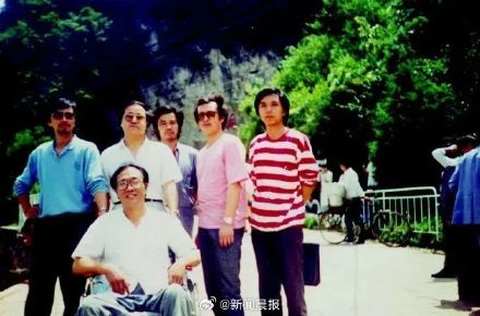 “铁生的朋友”莫言真的在地坛认养了一棵树