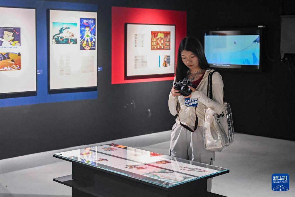 纪念中国电影诞生120周年艺术展在沪举办 纪念中国电影诞生120周年艺术展在沪举办