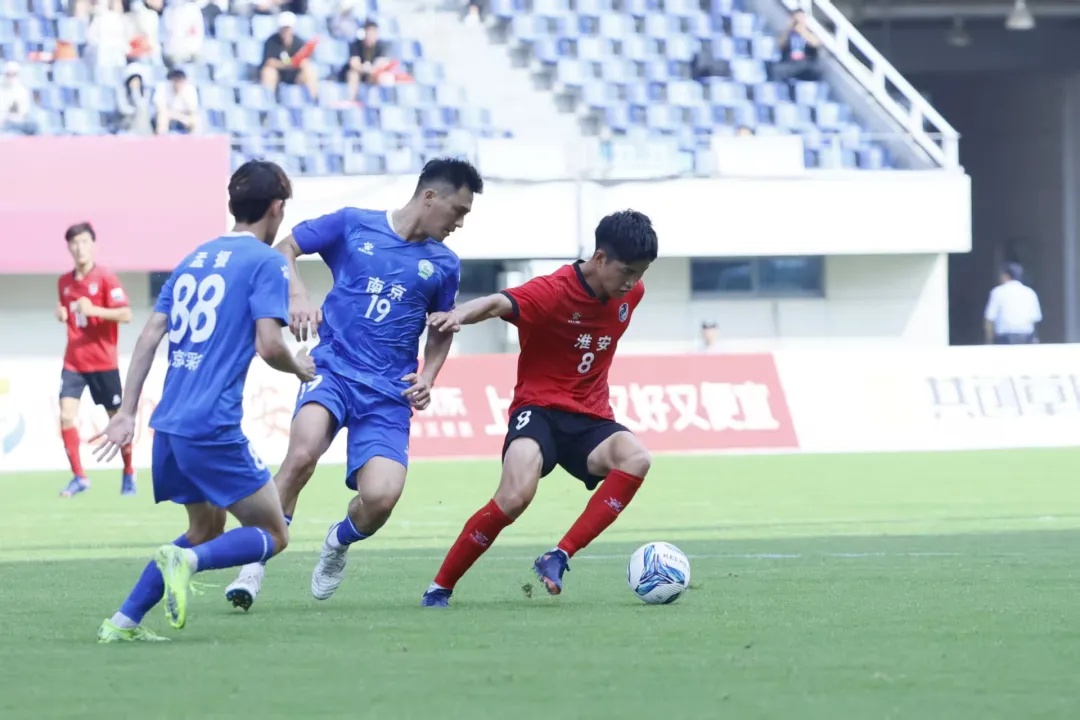 南京队1:1淮安队！网友：左手麻辣鹅，右手盐水鸭！不分手！