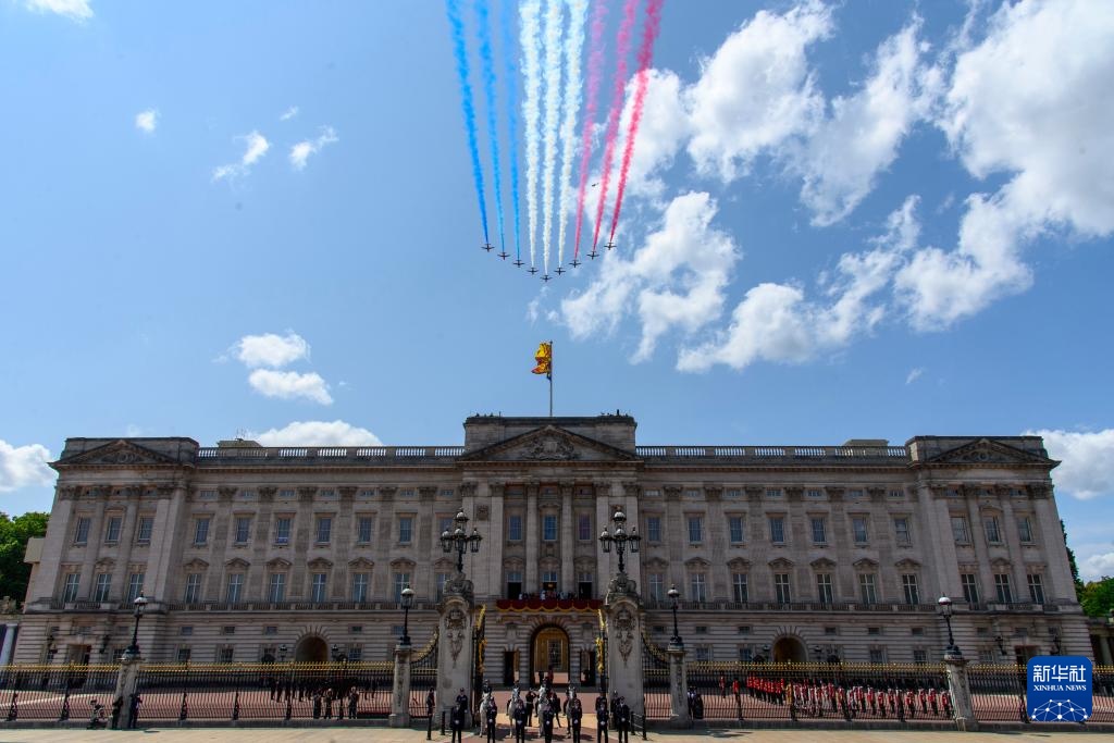 英国举行皇家阅兵式庆祝国王官方生日