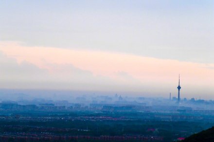 大雨过后现平流雾 京城变身“水墨丹青” 大雨过后现平流雾 京城变身“水墨丹青”