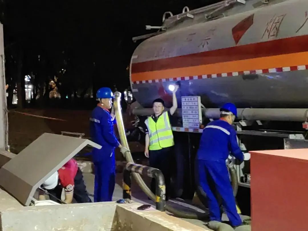 夏季高温时段加油易致污染,建议夜间错峰—— 夏季高温时段加油易致污染,建议夜间错峰——