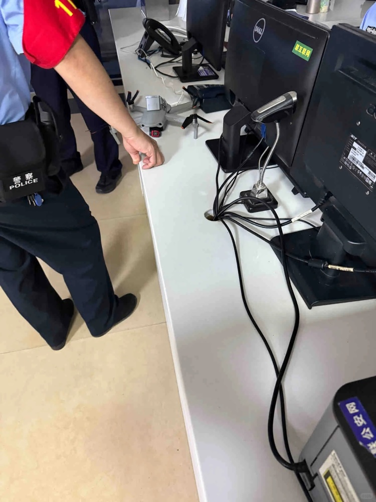 游客在滕王阁遭无人机划伤,景区:属禁飞区,警方正追查肇事机主 游客在滕王阁遭无人机划伤,景区:属禁飞区,警方正追查肇事机主