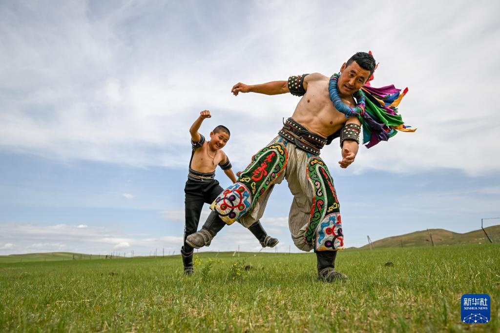 图片故事丨一起搏克吧!爸爸 图片故事丨一起搏克吧!爸爸