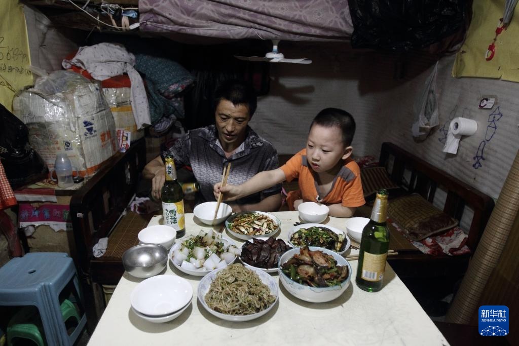 温度丨父亲节，“棒棒”父亲收到了儿子的礼物