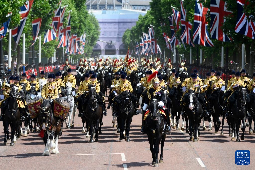 英国举行皇家阅兵式庆祝国王官方生日
