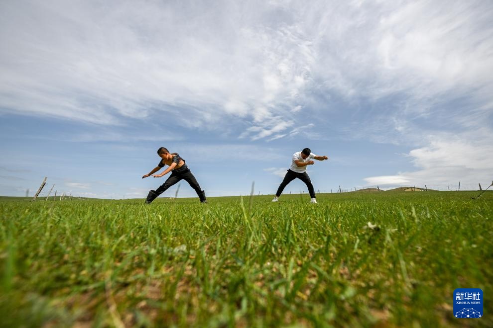 图片故事丨一起搏克吧!爸爸 图片故事丨一起搏克吧!爸爸