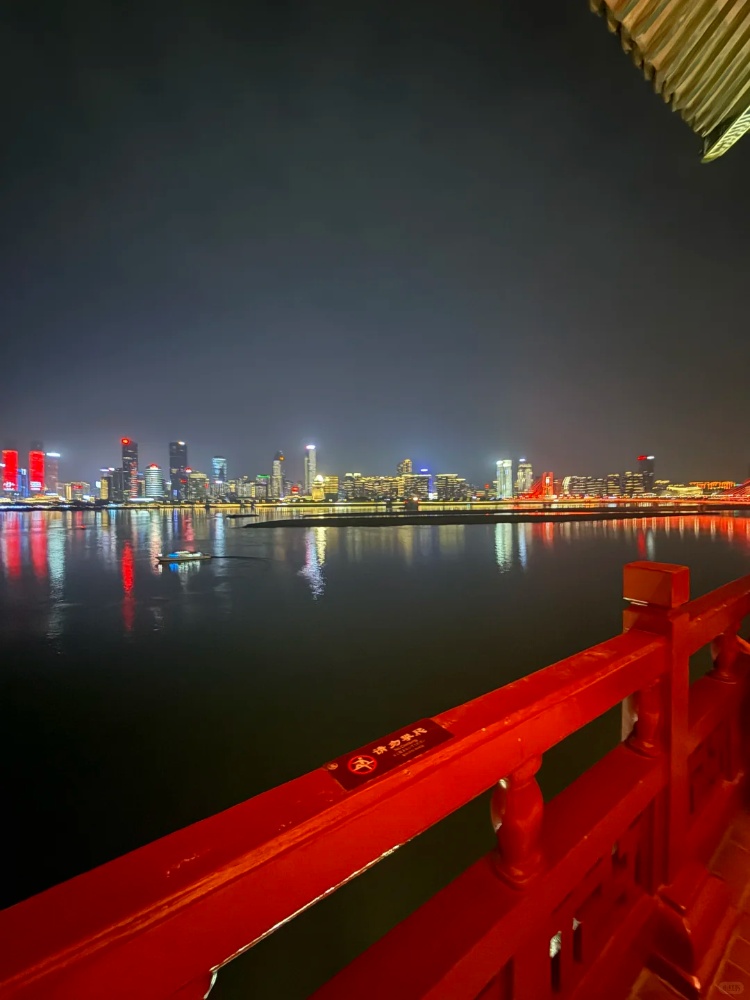 游客在滕王阁遭无人机划伤,景区:属禁飞区,警方正追查肇事机主 游客在滕王阁遭无人机划伤,景区:属禁飞区,警方正追查肇事机主