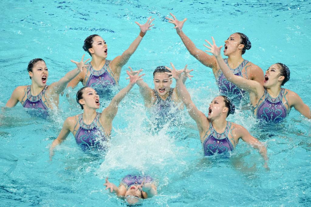 花游世界杯总决赛:中国队抗压夺三金 主教练激动落泪 花游世界杯总决赛:中国队抗压夺三金 主教练激动落泪