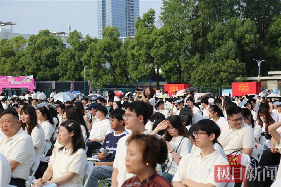 青春要趁早！湖北一高校连续16年清晨7点半举行毕业典礼
