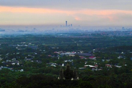 大雨过后现平流雾 京城变身“水墨丹青” 大雨过后现平流雾 京城变身“水墨丹青”