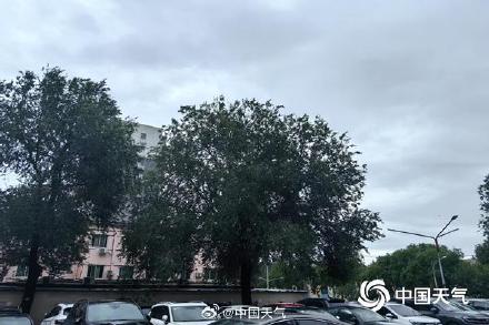 北京今天仍有阵雨最高气温29℃ 西部北部阵风可达7至8级