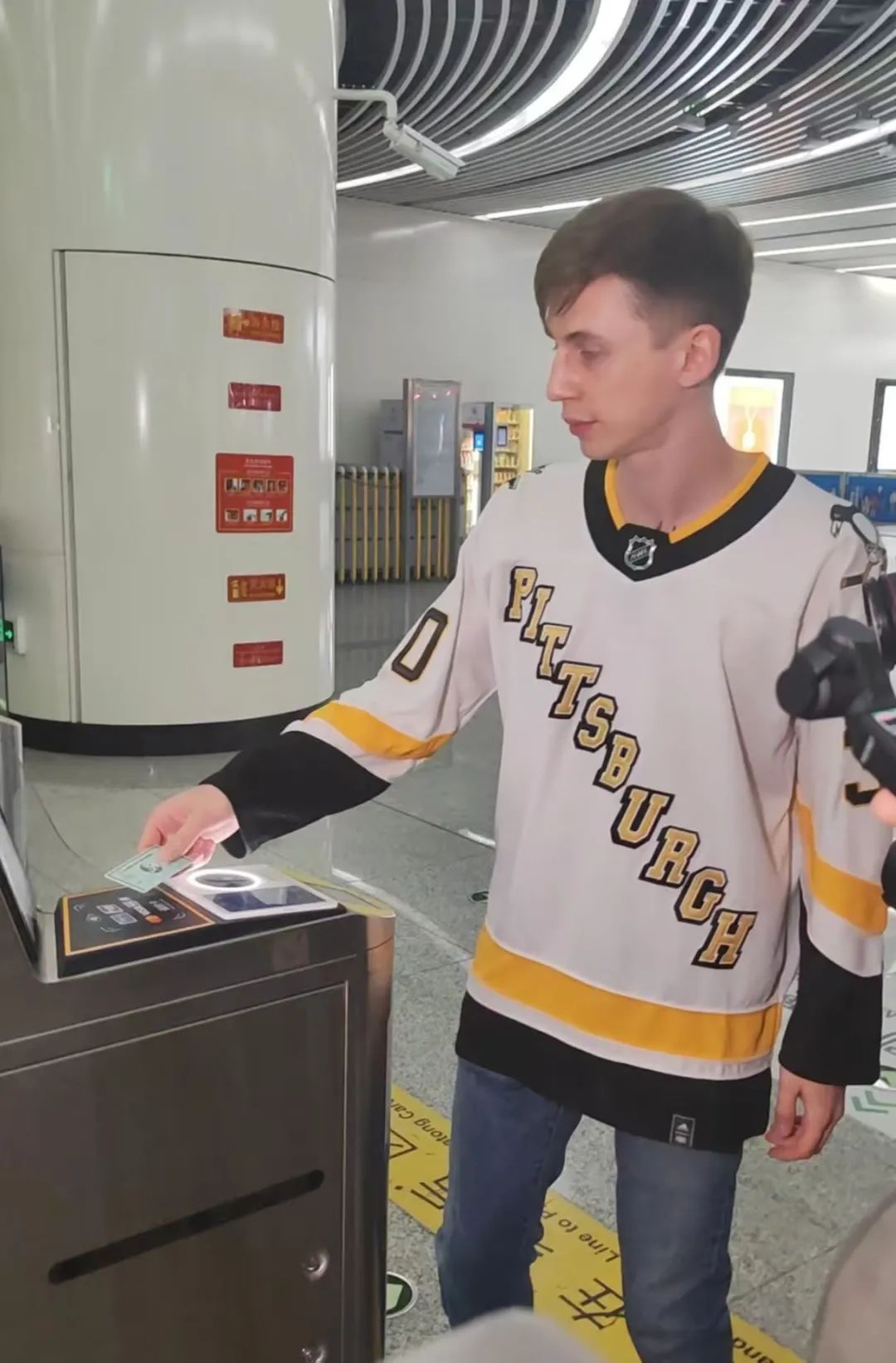 今起,这两种卡可以“拍卡过闸”坐北京地铁了! 今起,这两种卡可以“拍卡过闸”坐北京地铁了!