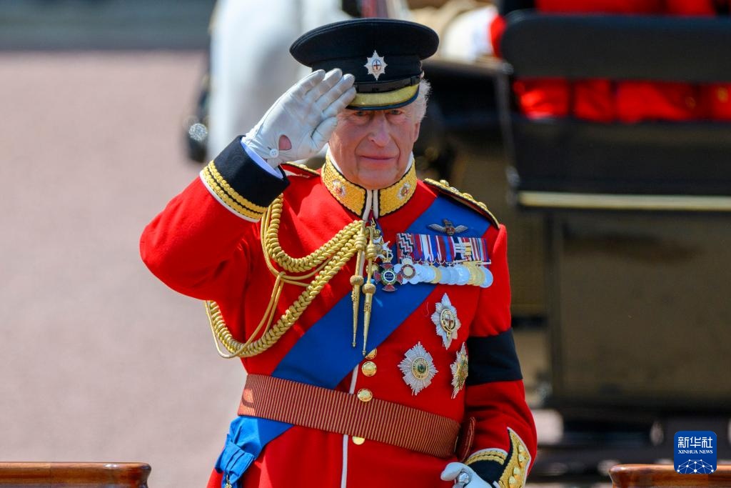 英国举行皇家阅兵式庆祝国王官方生日