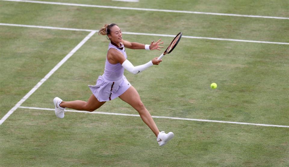 郑钦文不敌阿尼西莫娃,无缘女王杯决赛 郑钦文不敌阿尼西莫娃,无缘女王杯决赛