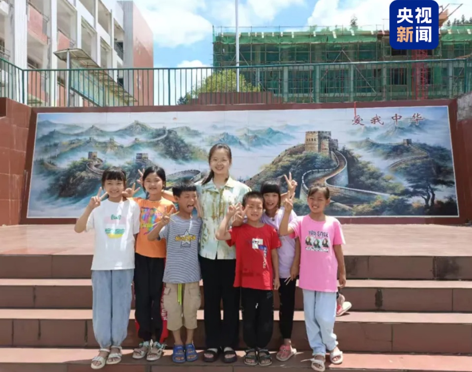 6岁母亲离家出走,12岁父亲离世,四年前她带着失明奶奶上大学,如今一起毕业了! 6岁母亲离家出走,12岁父亲离世,四年前她带着失明奶奶上大学,如今一起毕业了!