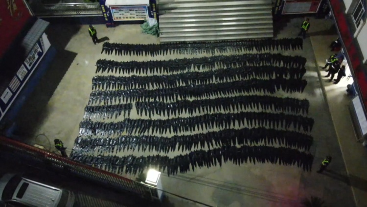 598张!铺满地!广西边境查获一批走私鳄鱼皮 598张!铺满地!广西边境查获一批走私鳄鱼皮