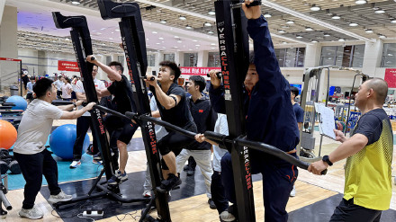 国家举重队举办体能测试 苦练体能 打好夏训基础 国家举重队举办体能测试 苦练体能 打好夏训基础