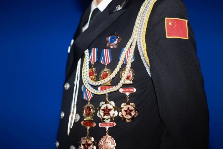 “你保护别人 我保护你的头发”戍边民警这顶帽子藏着儿子满满的爱 “你保护别人 我保护你的头发”戍边民警这顶帽子藏着儿子满满的爱