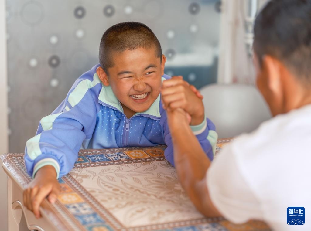 图片故事丨一起搏克吧!爸爸 图片故事丨一起搏克吧!爸爸