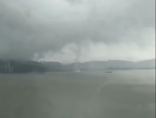 广州出现水龙卷！“蝴蝶”继续输出强风雨，广东未来天气→