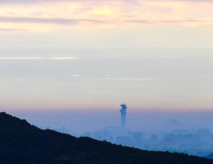 大雨过后现平流雾 京城变身“水墨丹青” 大雨过后现平流雾 京城变身“水墨丹青”