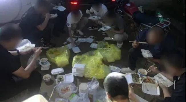 “你保护别人 我保护你的头发”戍边民警这顶帽子藏着儿子满满的爱 “你保护别人 我保护你的头发”戍边民警这顶帽子藏着儿子满满的爱