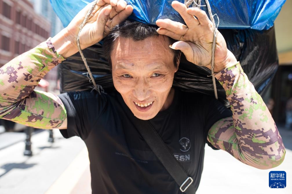 温度丨父亲节，“棒棒”父亲收到了儿子的礼物