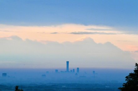 大雨过后现平流雾 京城变身“水墨丹青” 大雨过后现平流雾 京城变身“水墨丹青”