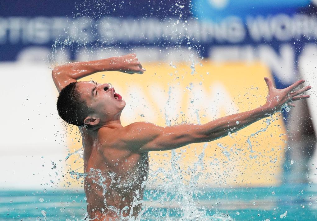 花游世界杯总决赛:中国队抗压夺三金 主教练激动落泪 花游世界杯总决赛:中国队抗压夺三金 主教练激动落泪