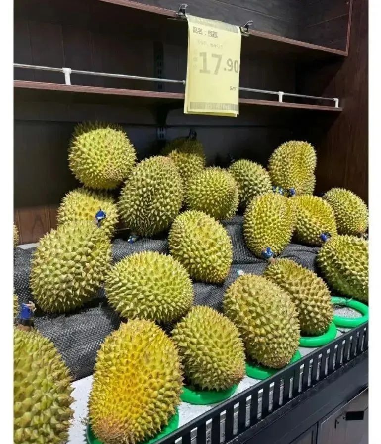 榴莲价格跳水，暴跌70%，网友：感觉还能跌