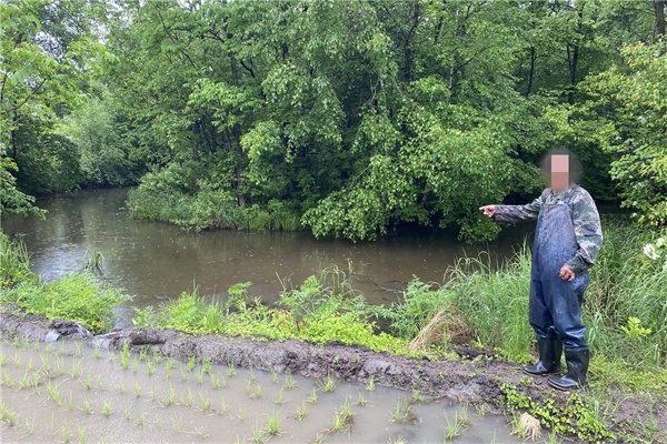男子凌晨偷摸下“绝户网”,起网时被抓现行 男子凌晨偷摸下“绝户网”,起网时被抓现行