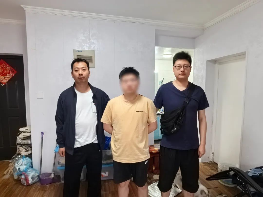 你抢不到的专家号，他们0.02秒就能挂一个。警方出击！