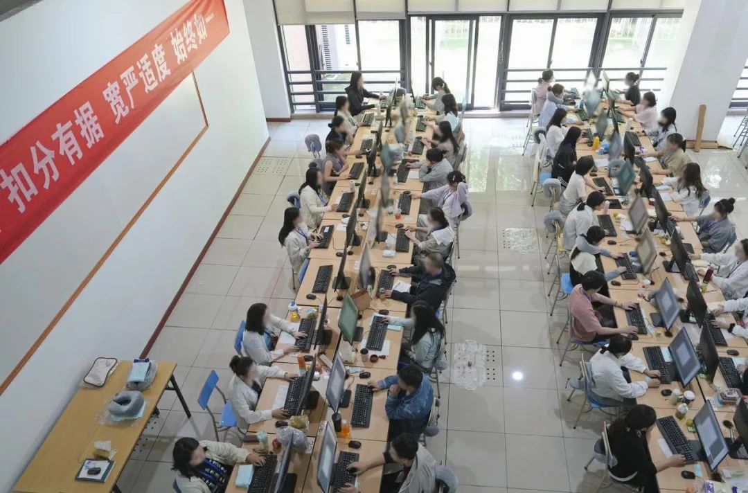 直击浙江高考阅卷现场!195万余份试卷这样打分→ 直击浙江高考阅卷现场!195万余份试卷这样打分→