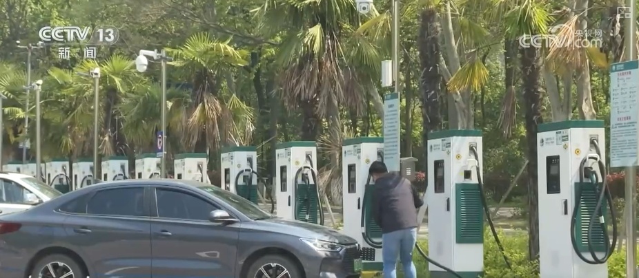 桩车增量比达1:3!充电基础设施建设与新能源汽车销量增长形成良性适配 桩车增量比达1:3!充电基础设施建设与新能源汽车销量增长形成良性适配