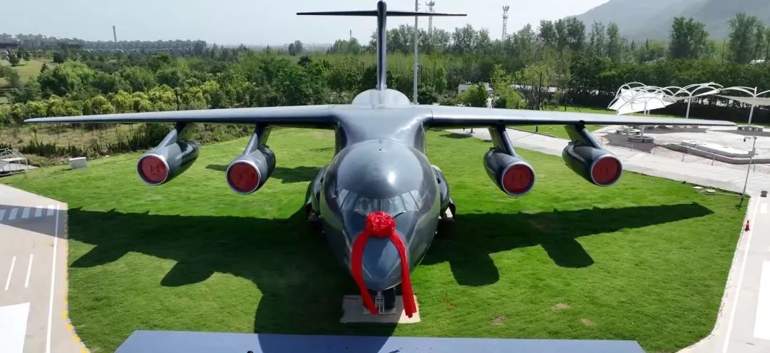 谁家学校“教具”,是运-20啊?! 谁家学校“教具”,是运-20啊?!