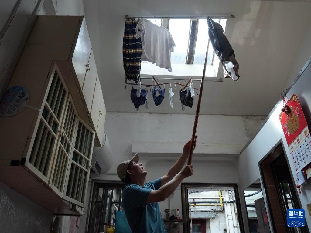 上海静安:零星旧改项目居民集中搬场 上海静安:零星旧改项目居民集中搬场