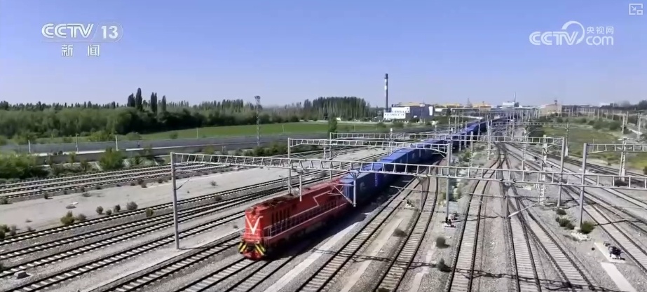 鲜果、重庆小面、汽车配件……中亚好物乘坐“钢铁驼队”跑出新机遇