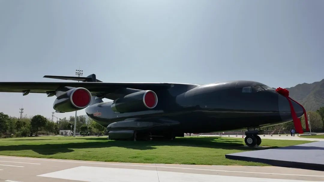 太酷了!运-20亮相西北工业大学,总师也来了 太酷了!运-20亮相西北工业大学,总师也来了